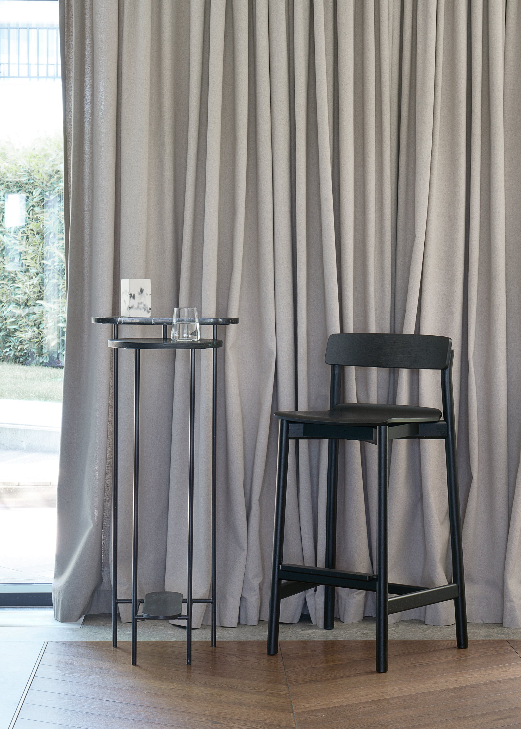 ARCHE BAR STOOL Black